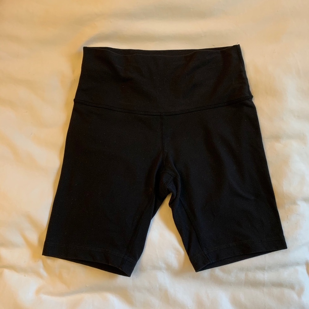 Lululemon Under Wunder 8” shorts